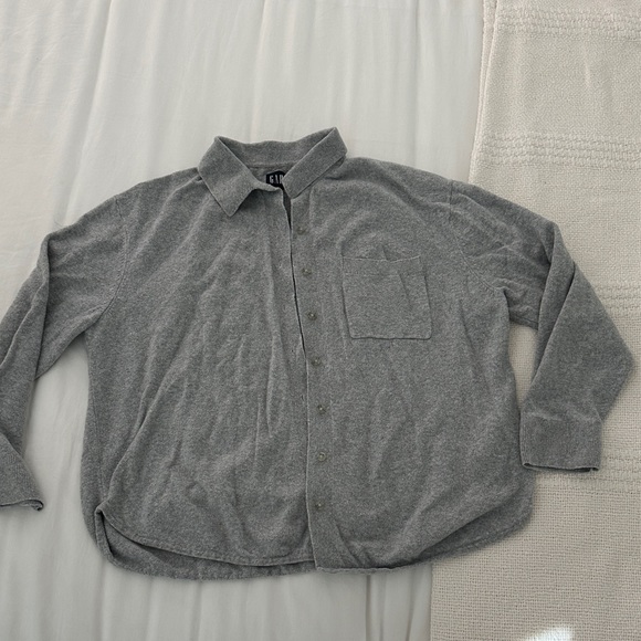 GAP Sweaters - Gap women’s collared cardigan